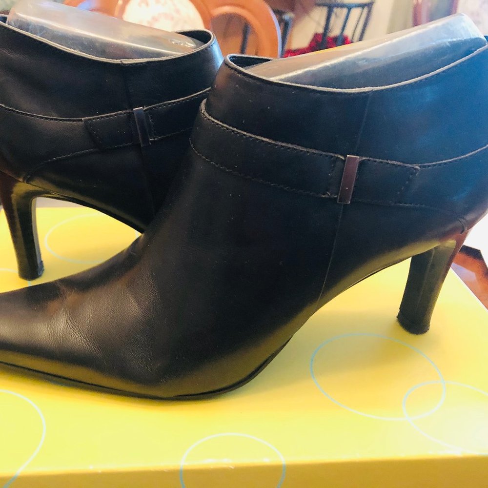 Apostrophe leather booties
